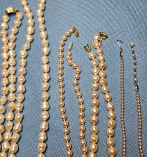 z23- vintage pearl neckalaces - Image 3