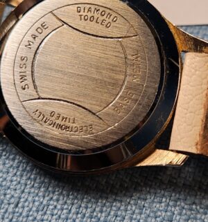 z28- Swiss made vintage Mickey Mouse Watch - Image 3