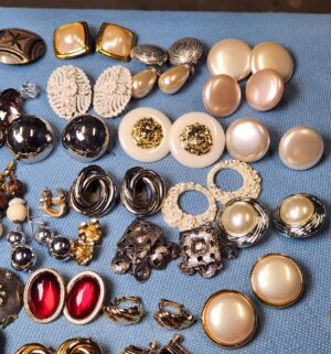 z35- huge Collection of vintage earrings - Image 4