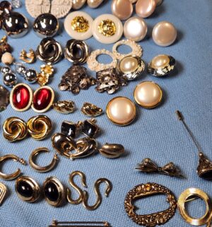z35- huge Collection of vintage earrings - Image 5