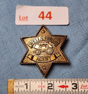 z44- Replica Wells Fargo Agent badge