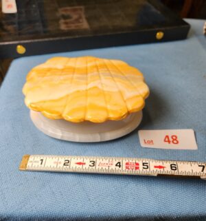 z48- vintage onyx shell-shaped trinket box