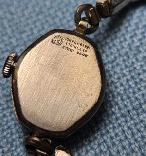 z67- Vintage Wyler 10k gold RG Bezel. 17 Jewels - Image 3