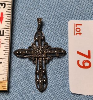 z79- vintage sterling silver and marcasite cross pendant