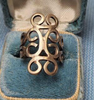 z82- sterling silver Celtic shield knot ring