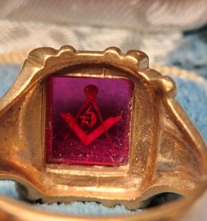 z102- 10k Gold Masonic Freemasonry Ring with Created Ruby - Image 4