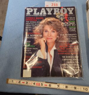 z233- Playboy Dec. 1989. Candice Bergen Interview