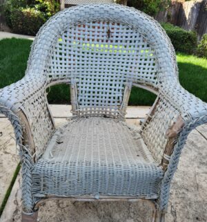 a1- 3 Piece Wicker Patio Set. Moderate Signs of wear - Image 4