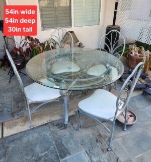 a38- 4 Chair Glass Top Patio Table. Very good Condition