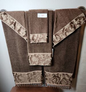 a57- Towel set w/ tags