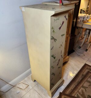 a91- distressed cream-colored wooden single-door accent cabinet with dragonfly decals - Image 4