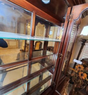 a117- Thomasville 2 Piece Lighted China Hutch - Image 3