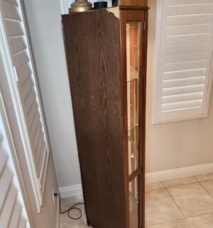 a125- Lighted Corner Curio Cabinet. Excellent Condition - Image 5