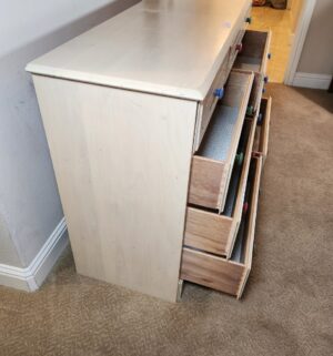 a169- 9 Drawer Wood Dresser. Great Shape - Image 4