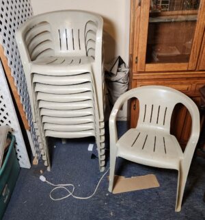 a220- Set of stackable patio chairs