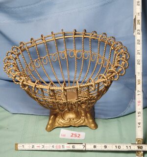 a252- vintage wire center piece bowl