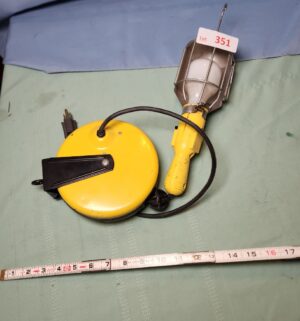 a351- Shop light w/ reel