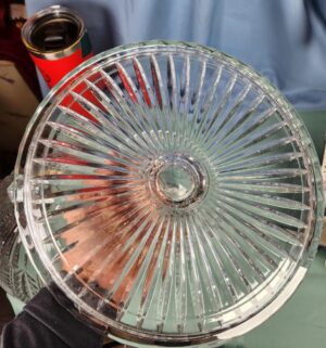a498- Crystal pedestal covered cake server - Image 3