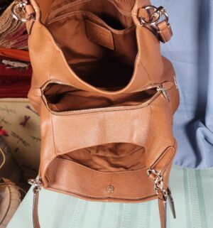 a521- Coach leather hand bag - Image 3