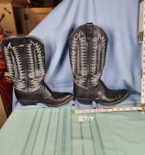 a525- vintage cowboy boots. 7.5D