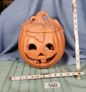 a560- Ceramic Pumpkin w/ lid