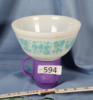 a594- Pyrex Amish Butterprint mixing bowl