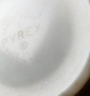 a595- Pyrex Early American Mixing Bowl - Image 3