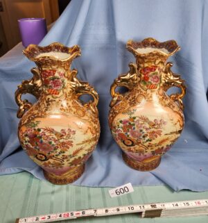 a600- hand-painted Satsuma-style porcelain vases - Image 4