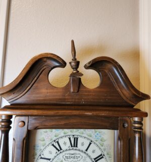 a601- New England Clock Company weight-driven wall clock - Image 5