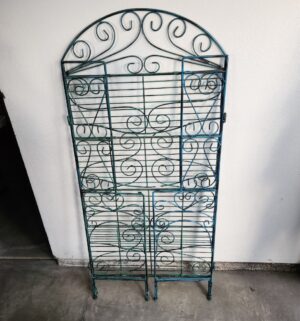 b3- metal wire fold up bakers rack - Image 3