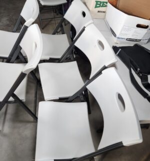 b8- Set of 6 Lifetime heavy duty folding chairs - Image 3