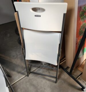 b8- Set of 6 Lifetime heavy duty folding chairs - Image 4