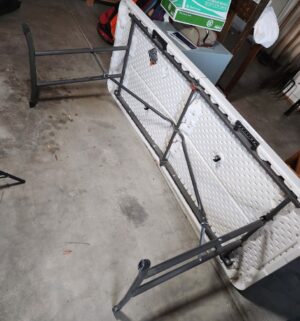 b17- Lifetime 6ft folding table - Image 3