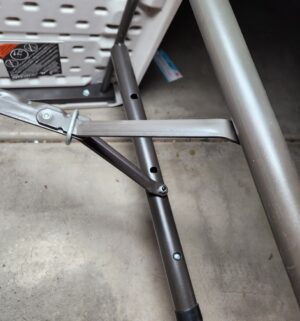 b20- adjustable height table - Image 3