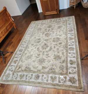 b22- Wool 6x9 area rug