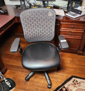 b74- very nice office chair. Moderate seat wear