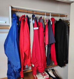 b79- mens coats size Large
