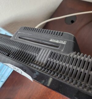 b80- Magnavox TV/DVD player w/ remote - Image 3