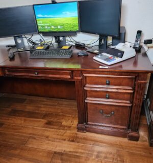 b82- Stunning Executive L Desk. Must be taken apart to remove from doorway! - Image 3