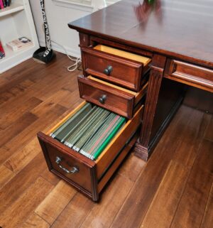 b82- Stunning Executive L Desk. Must be taken apart to remove from doorway! - Image 5