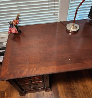 b82- Stunning Executive L Desk. Must be taken apart to remove from doorway! - Image 6
