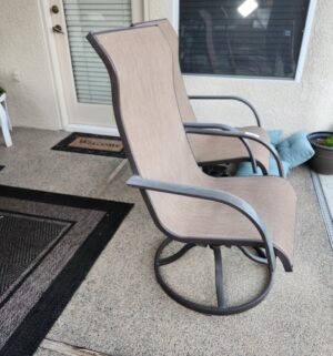 b130- Set of 2 Swivel Patio Chairs. Very Good Condition - Image 3