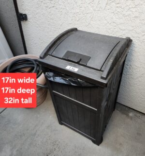 b136- Suncast Outdoor Trash Can