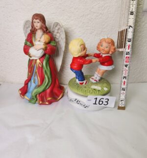 b163- figurines