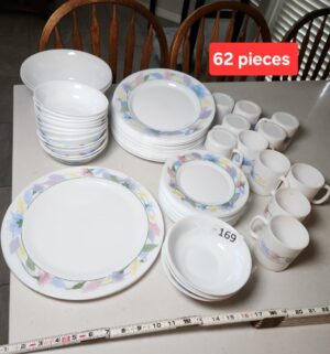 b169- Corelle wear style dish set