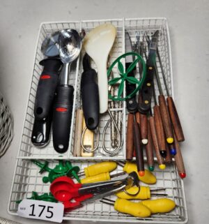 b175- utensils, kitchen rags and items in cabinets - Image 5