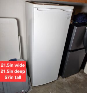 b222- Sm Kenmore Upright Freezer