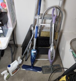 b235- floor sweepers w/ products - Image 3