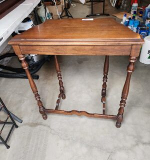 b296- vintage Jacobean walnut turtle top side table - Image 3
