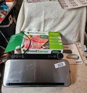 b303- Food saver Model VS3180 w/ bags